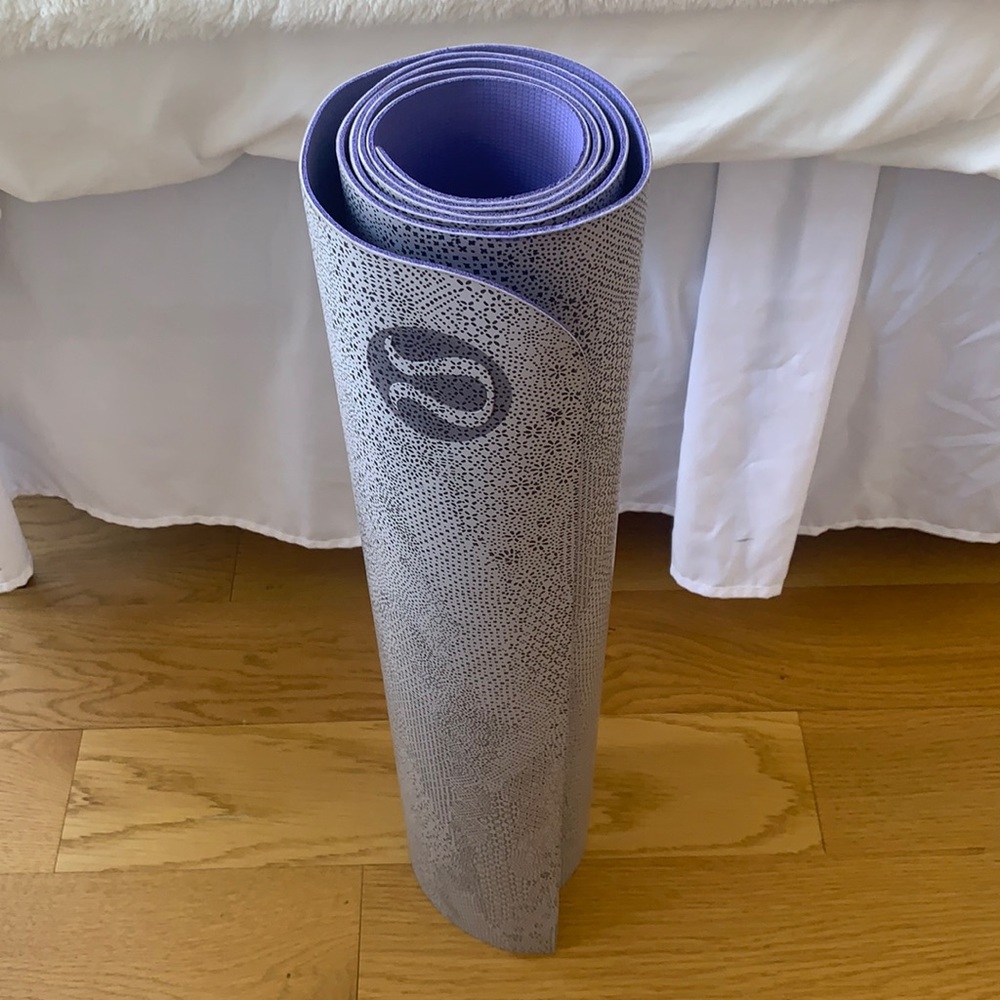 lululemon yoga mat